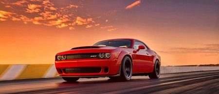 Video: Con un simple cambio de llantas el Dodge Challenger SRT Demon acaricia los 330 km/h