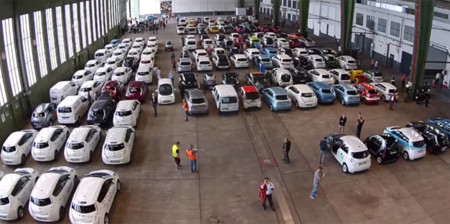 Reunión de 577 coches eléctricos, para un nuevo Récord Guinness (vídeo)