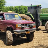 Tú con miedo a pasar la ITV por si te tiran por cualquier cosa y va este granjero y le mete un motor de tractor John Deere a su Ford Ranger