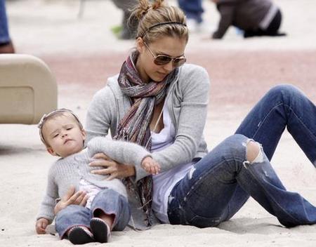 A Jessica Alba le sigue picando el gusanillo de la maternidad