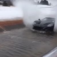 Si tienes un Ford GT, deslizar sus 600 CV sobre el agua no será un problema (si no, no lo intentes)