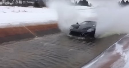 Si tienes un Ford GT, deslizar sus 600 CV sobre el agua no será un problema (si no, no lo intentes)