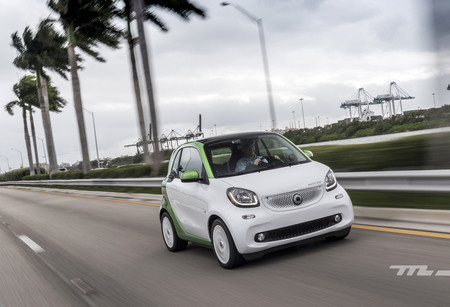 smart fortwo electric drive: al volante de un urbano divertido, con hasta 160 km de autonomía eléctrica