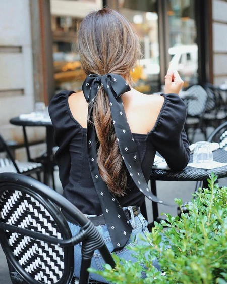 Esta es la blusa de Zara que te va a conquistar este otoño (y la hemos encontrado en versión low-cost)