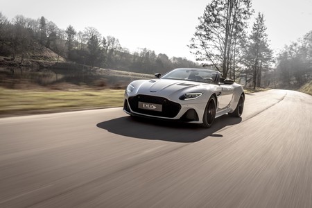 Así se sienten 340 km/h en el convertible más veloz de la historia de Aston Martin: DBS Superleggera Volante