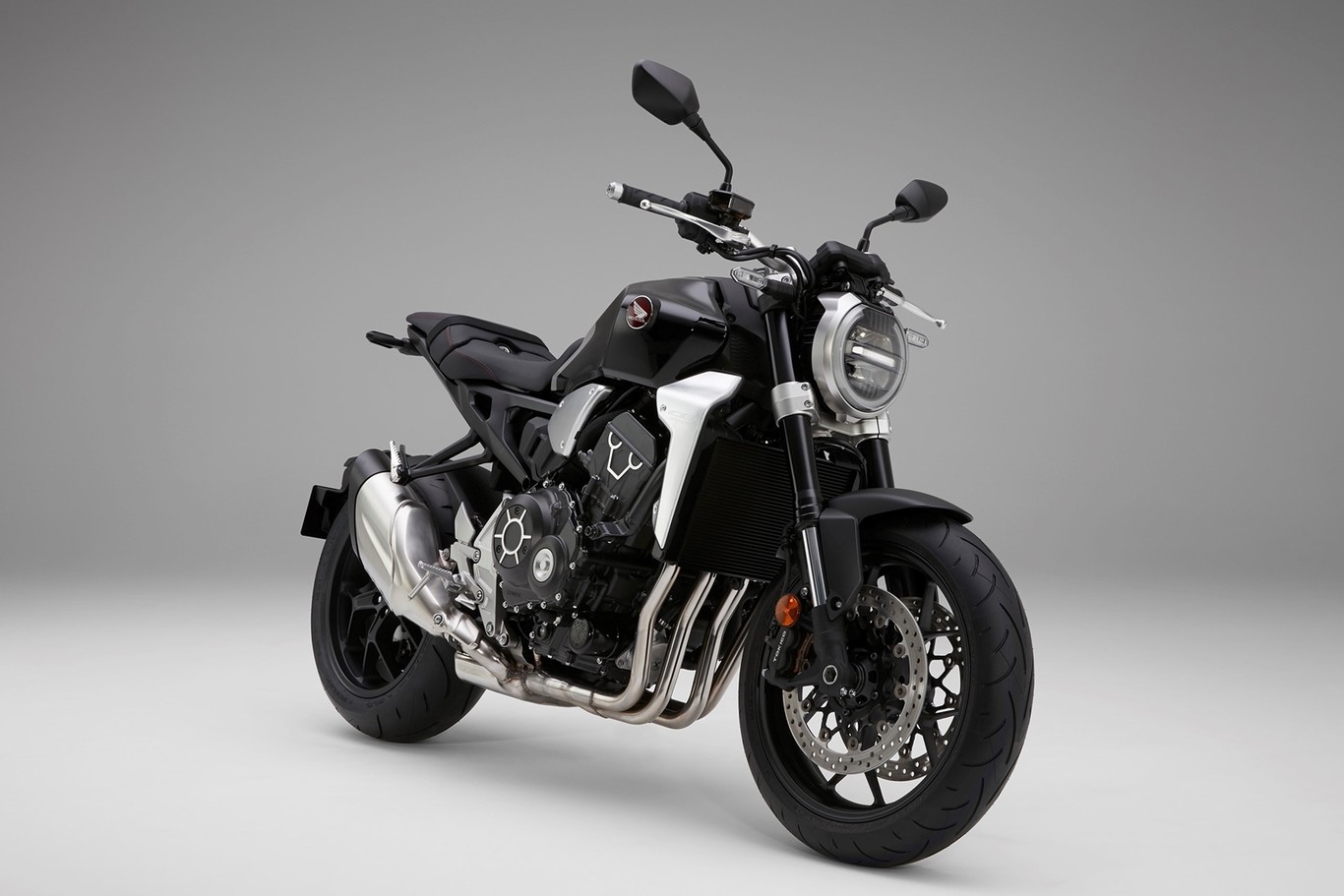 Honda CB1000R, la maxinaked del ala dorada ahora con más potencia, estilo minimalista y aires neo-retro