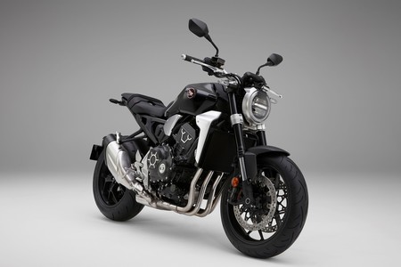 Honda CB1000R, la maxinaked del ala dorada ahora con más potencia, estilo minimalista y aires neo-retro