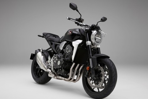 Honda CB1000R, la maxinaked del ala dorada ahora con más potencia, estilo minimalista y aires neo-retro