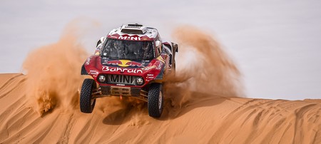 ¡Carlos Sainz está intratable! 'El Matador' gana su tercera etapa y se escapa en la general del Dakar
