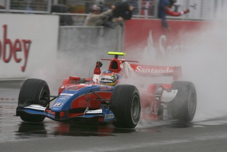 Bruno Senna logra la victoria bajo la lluvia en Silverstone