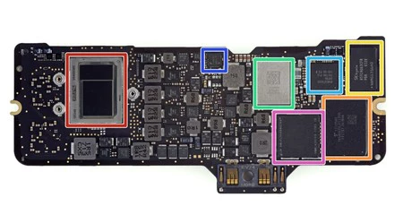 12インチMacBookのマザーボード。 iFixitによる写真撮影。