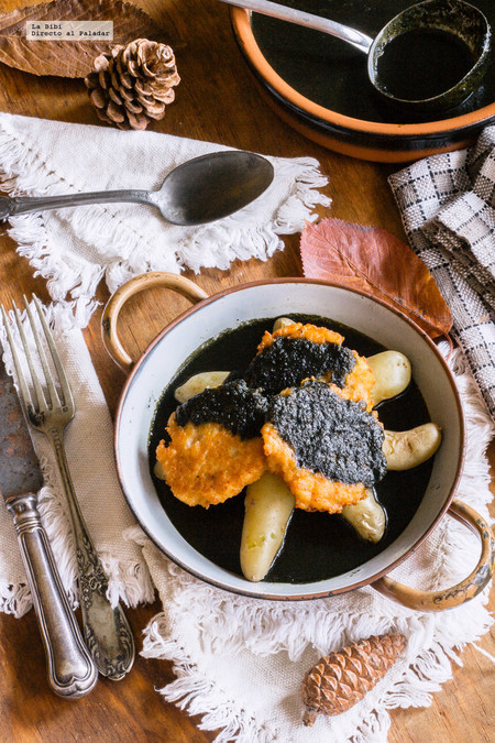 Tortitas de camarón con mole y papitas. Receta para Año Nuevo