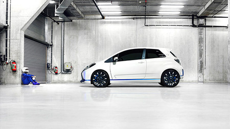 Toyota Yaris Hybrid R