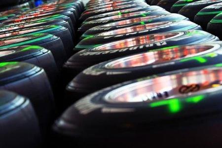 La Fórmula 1 sigue sin neumáticos para 2011