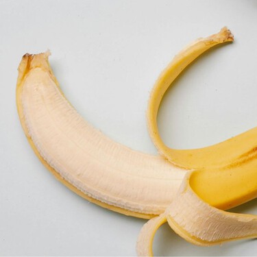 No tires la cáscara de plátano, mejor úsala para abono para tus plantas: crecerán fuertes y evitarás plagas