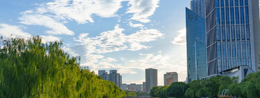 Morando há 14 anos na China, influenciador revela oásis no meio da metrópole com rio tão limpo que os cidadãos nadam nele em pleno centro urbano 