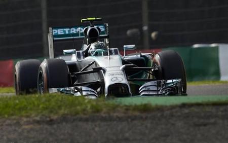 Nico Rosberg saldrá desde la pole si el tifón lo permite