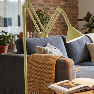 Adiós a las lámparas estorbosas: el modelo 3 en 1 que puedes girar, doblar y adaptar a cualquier rincón
 