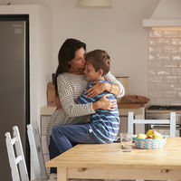 Recomendaciones de la AEP para cuidar la convivencia con los hijos adolescentes durante el confinamiento