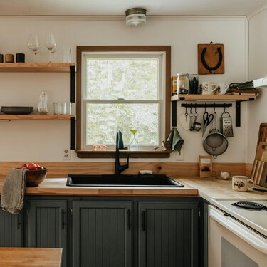 Aldi acaba de lanzar los contenedores colgantes sin taladros: ideales para aprovechar los espacios muertos de la cocina 