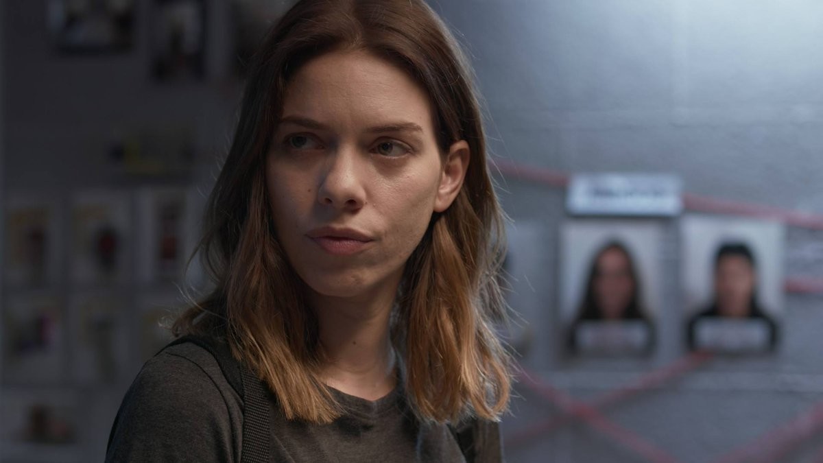 Bitter Daisies (El sabor de las margaritas), crítica una aldea dejada