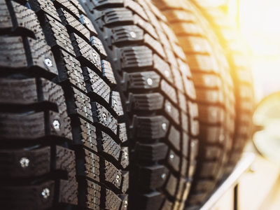 Con el calor veraniego…, ¿aún llevas puestos los neumáticos de invierno? 