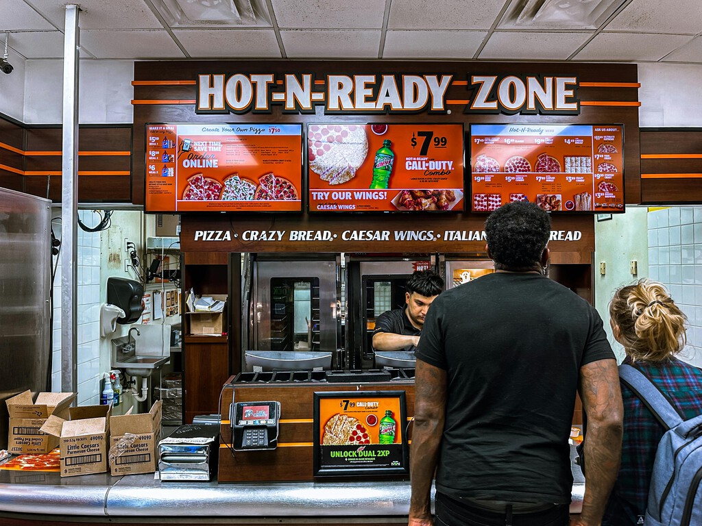 Little Caesars entendió que medio México ya le dice “Liru Sisa” y decidió registrarlo como marca