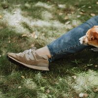 Las zapatillas de New Balance que llevan las que más saben de moda son también las más vendidas en Amazon (y están rebajadas hoy)