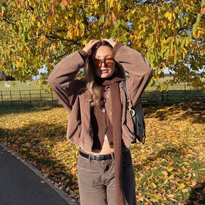 Massimo Dutti baja el precio del cárdigan color bombón de praliné con bufanda incluida 