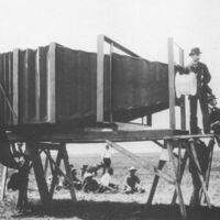 A maior câmera do mundo pesava 635 kg e exigia 15 homens: a Mammoth foi criada em 1900 para uma missão fotográfica gigante 