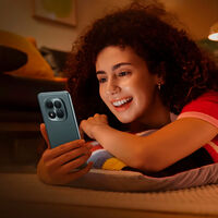 Gama media barato con batería para dos días y cámara de 200 megapixeles. Se puede ampliar la memoria hasta 1 TB 