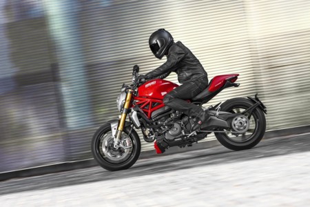 Ducati Monster 1200 S 1