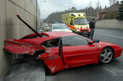 Pequeño golpe de un Ferrari F355