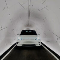 Elon Musk construyó túneles privados para Teslas en Las Vegas. Pero se le cuelan conductores despistados e intrusos todo el rato