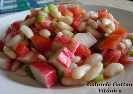 Ensalada de alubias y surimi. Receta saludable
