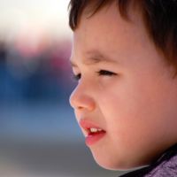 ¿Qué son los tics infantiles? Vídeo