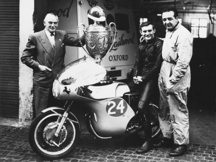 Ducati 250 twin y Mike Hailwood