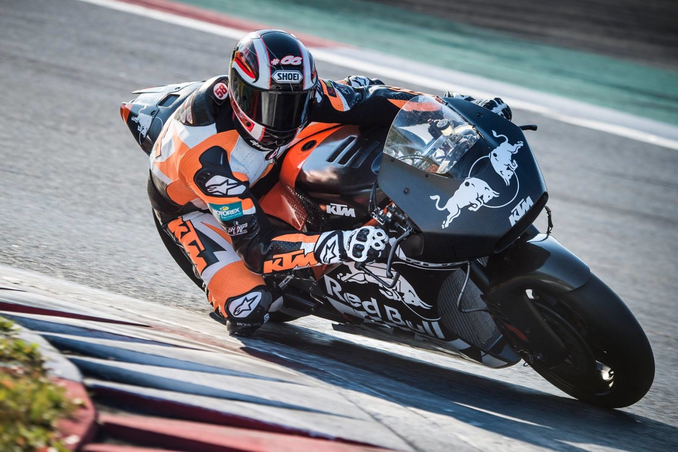 Y ahora ya es oficial, KTM lanza las primeras imágenes de la RC16, su primera MotoGP