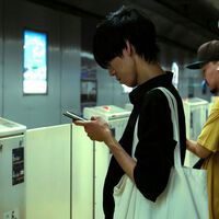 Máximo dos horas de pantalla: una ciudad de Japón quiere votar y decidir cuánto pueden usan el móvil sus habitantes