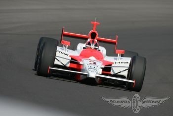 Helio Castroneves se hace con la pole para las 500 Millas de Indianápolis