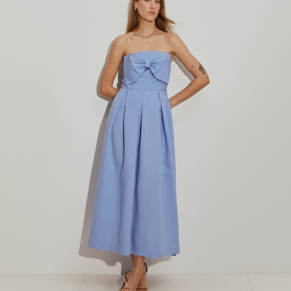 Lion of Porches
Vestido largo con lazo