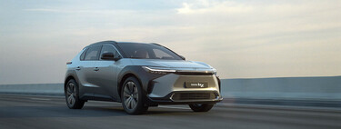 Al primer eléctrico de Toyota le cuesta mantener las ruedas en su sitio, así que la marca está recomprándolos