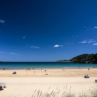 La playa de Galicia con bandera azul, aguas tranquilas y poco masificada ideal para ir con niños este verano 