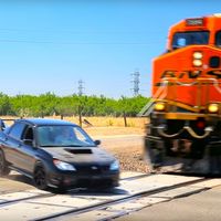 Esta carrera entre un Subaru WRX STI y un Mustang es una auténtica ida de olla que no podemos dejar de mirar