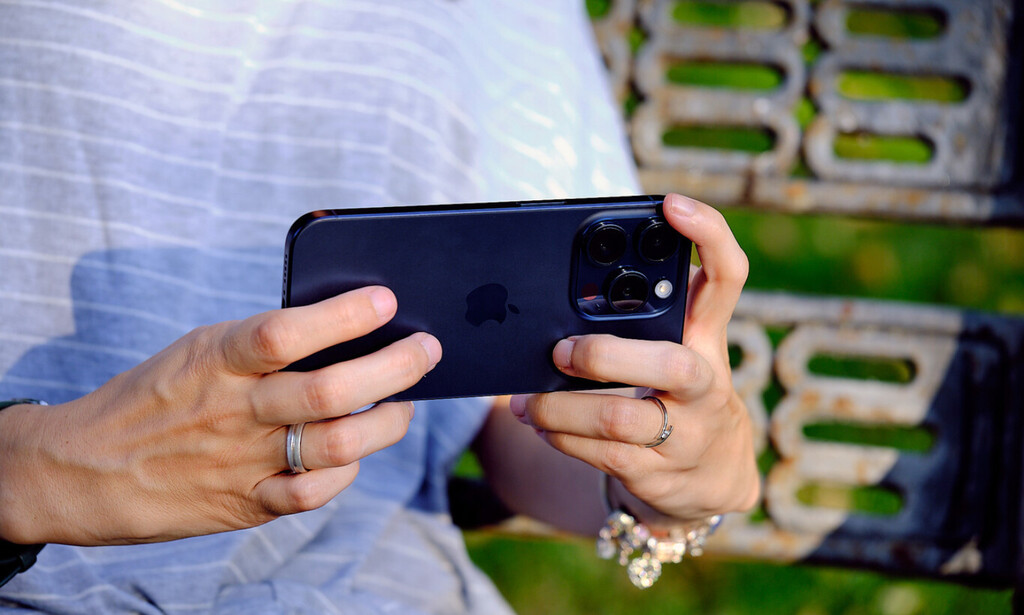 Hoy en Amazon cae el precio del iPhone 15 Pro: uno de los mejores teléfonos del mercado con un software más optimizado que nunca 