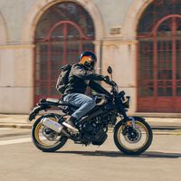 Yamaha XSR125 Legacy: una naked especial aún más retro, con llantas de radios dorados y mucho aluminio, por 5.199 euros