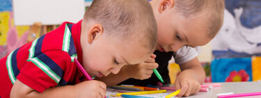 Gemelos y mellizos: ¿juntos o separados en clase?