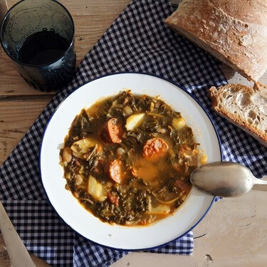 Caldo gallego: receta cocinada a fuego lento y por la que te entrará la morriña