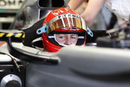 Michael Schumacher a bordo del MGP W01