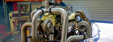 Esta monstruosidad es un motor tan exagerado que no hay donde meterlo: 12 rotores, tres turbos y un ruido que te para el corazón